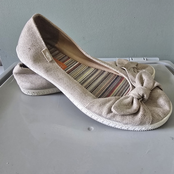 Rocket Dog Canvas Flats, Size 8 - Picture 1 of 4